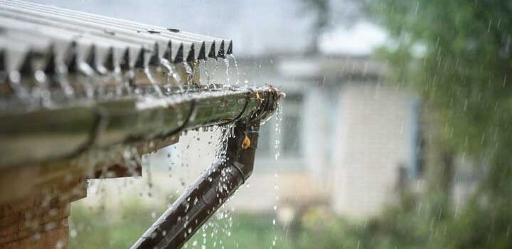 Ilustrasi Memanen Air Hujan Untuk Dimanfaatkan Kembali